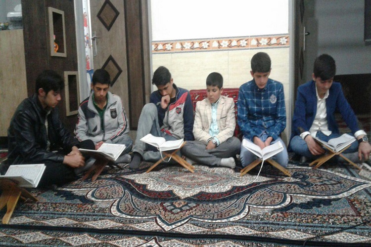 گزارش تصویری از محفل انس با قرآن موسسه آل‌یاسین سجاس