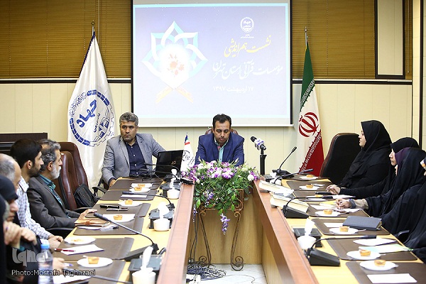 حضور مرکز آموزش و دریافت ایدههای قرآنی مؤسسات در نمایشگاه قرآن