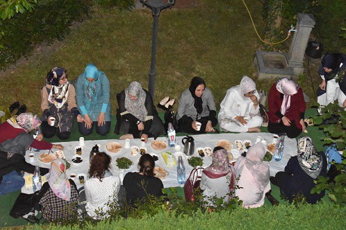 ضیافت افطار با طعم قرآن در برلین+عکس