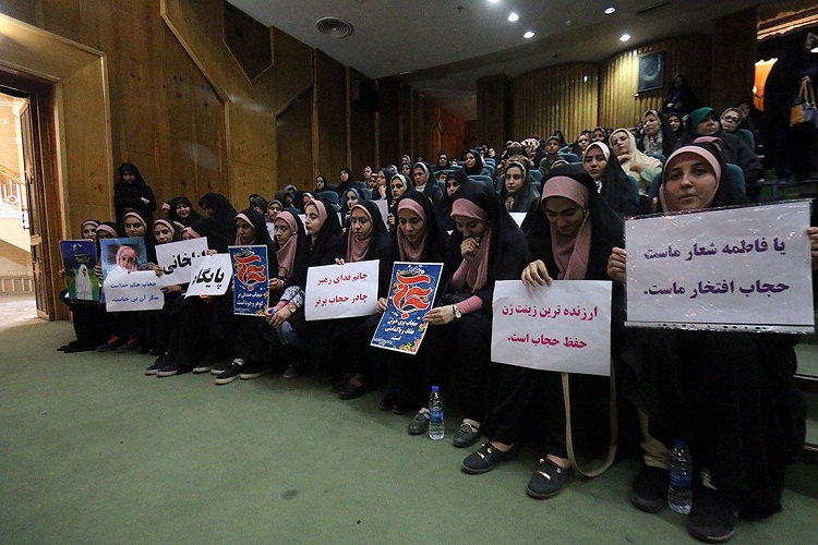 برپایی همایش «دختران امروز، زنان تمدن ساز» در شیراز/ دختران نخبه قرآنی تجلیل شدند برپایی همایش «دختران امروز، زنان تمدن ساز» در شیراز/ دختران نخبه قرآنی تجلیل شدند