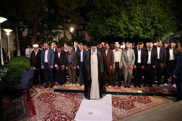 دیدار جمعی از شاعران و اهالی فرهنگ و ادب با رهبر معظم انقلاب دیدار جمعی از شاعران و اهالی فرهنگ و ادب با رهبر معظم انقلاب