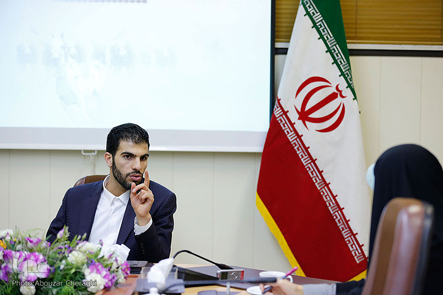 مقیاس مداحان هتاک/ خاکسپاری اخلاق در آسمانیترین نقطه زمین مقیاس مداحان هتاک/ خاکسپاری اخلاق در آسمانیترین نقطه زمین