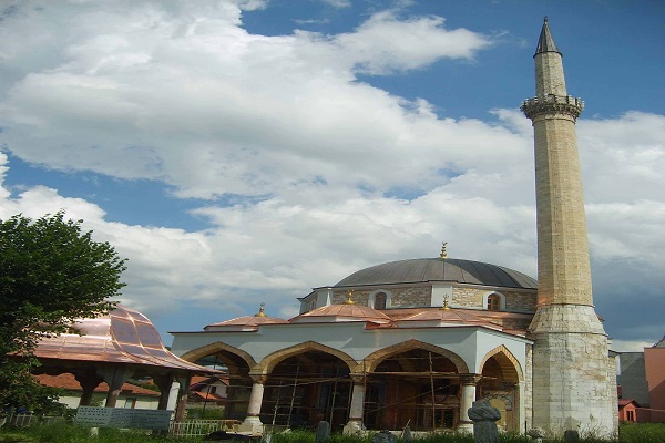 نمایش نسخه نفیس قدیمی قرآن در مونتهنگرو نمایش نسخه نفیس قدیمی قرآن در مونتهنگرو
