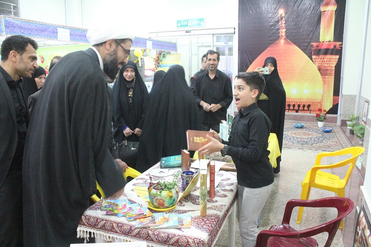 حضور امام جمعه همدان در غرفه ایکنا در نمایشگاه قرآن