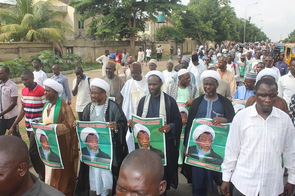 تظاهرات گسترده شیعیان نیجریه در حمایت از شیخ زکزاکی