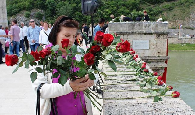 Bosnia:commemorati i martiri della citta' di Visegrad