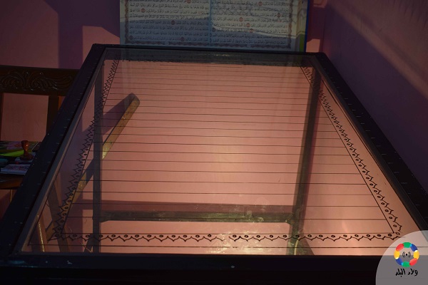 Egitto:maestro di calligrafia trascrive a mano il Sacro Corano