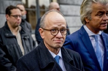 Нидерландский политик из ультраправой партии призвал сжечь мечети Нидерландский политик из ультраправой партии призвал сжечь мечети
