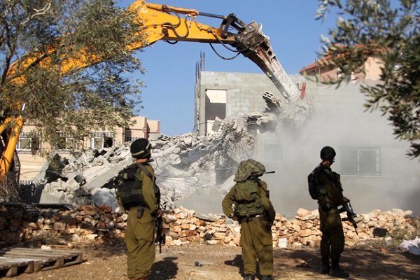 İsrail Filistinli gencin evini yıktı