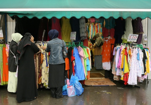 إمكانية ترحيل المسلمات غير القادرات على التحدث باللغة الإنجليزية إمكانية ترحيل المسلمات غير القادرات على التحدث باللغة الإنجليزية