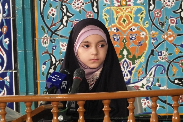 طفلة ايرانية نابغة حافظة لكل القرآن