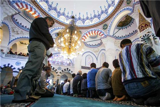 مساجد ألمانیا تفتح أبوابها فی یوم الإتحاد الوطنی