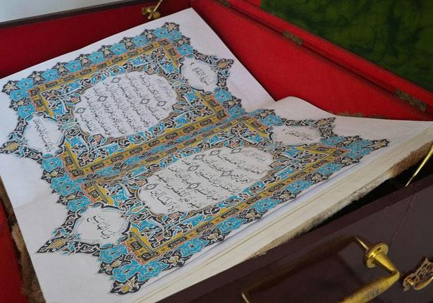 بالصور...خطاط ''المصحف العمانى'' يحكى تفاصيل كتابتة المصحف باليد بالصور...خطاط ''المصحف العمانى'' يحكى تفاصيل كتابتة المصحف باليد