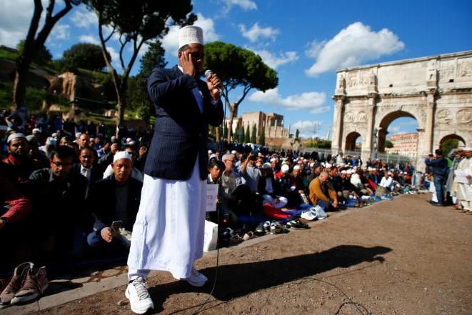 مسلمون بإيطاليا يحتجون على إغلاق مساجد