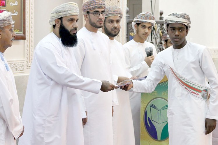 تكريم المتفوقين في حفظ القرآن الكريم بسلطنة عمان