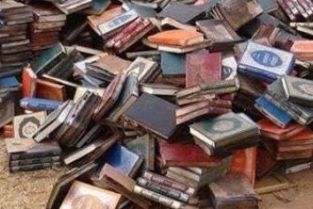 مصاحف في مكب نفايات أمام السفارة السعودية بالمغرب