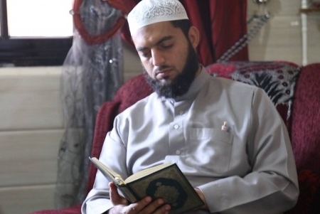في غزة .. 16 فرداً من بيت واحد يحفظون القرآن