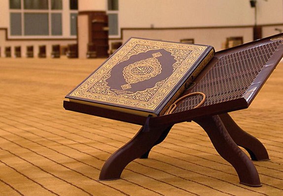 طفل باکستانی يحفظ القرآن ويتوج بلقب أصغر حافظ بجدة