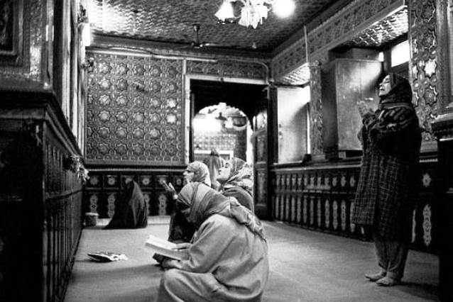 فنان بلیجکي يسعي لإظهار البُعد الانساني لحياة المسلمین فنان بلیجکي يسعي لإظهار البُعد الانساني لحياة المسلمین