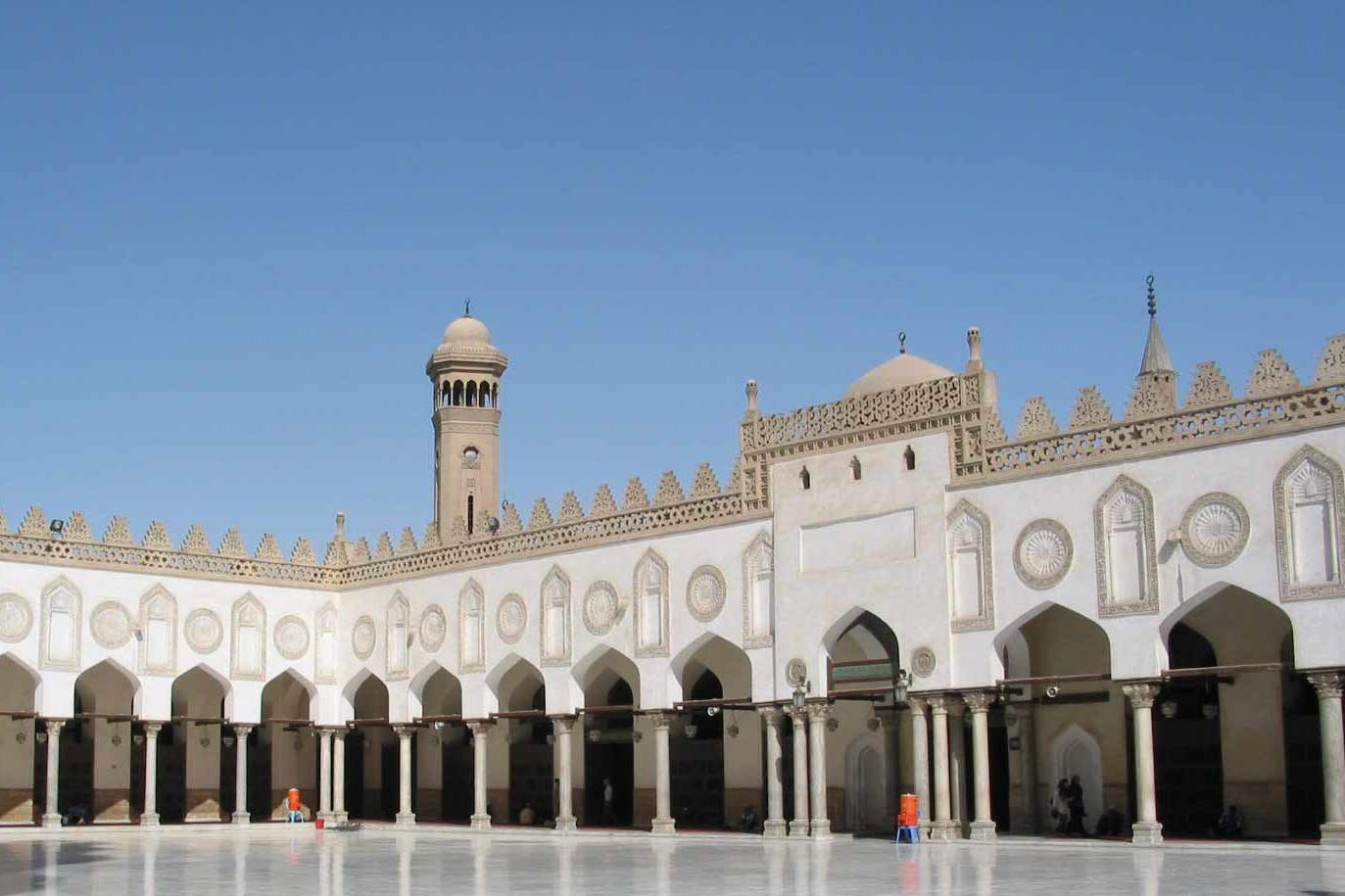رواق القرآن الكريم بالجامع الأزهر يعتمد مجموعة جديدة من القراء والمحفظين