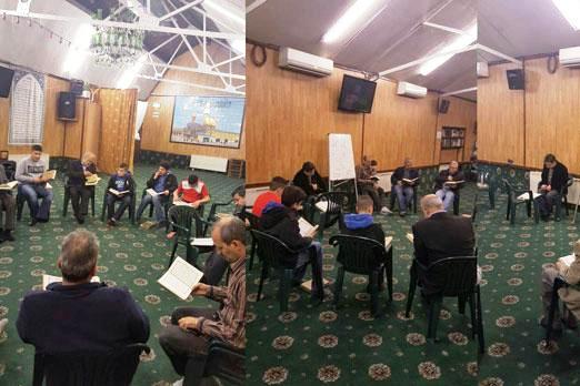 تنظيم دروس قرآنية بحضور الأبناء وأولياء أمورهم في لندن