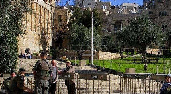 المفتي العام يدين إغلاق المسجد الإبراهيمي أمام المصلين المسلمين