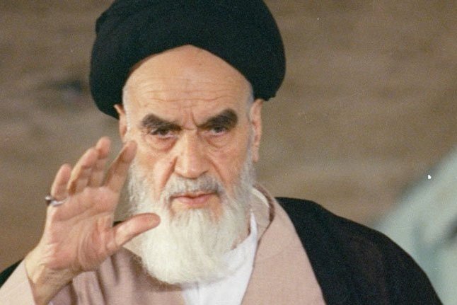 الإمام الخمیني(رض) كان يعتقد أن الدول الکبری تخاف من صحوة المسلمین
