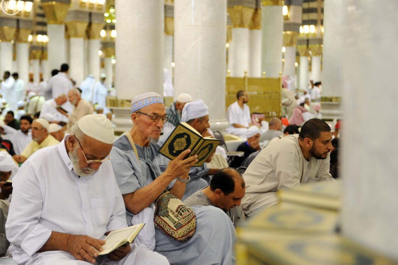 القرآن يرتّل بأكثر من 12 لغة في المسجد النبوي