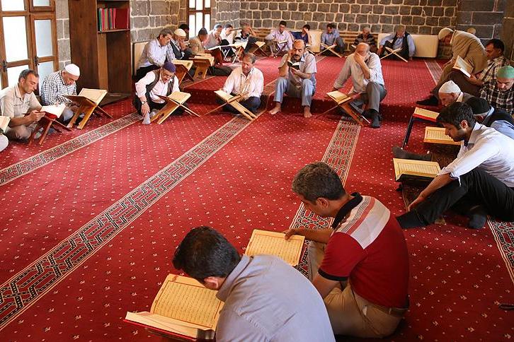 إقامة محافل قرآنیة في ترکیا بمناسبة شهر رمضان