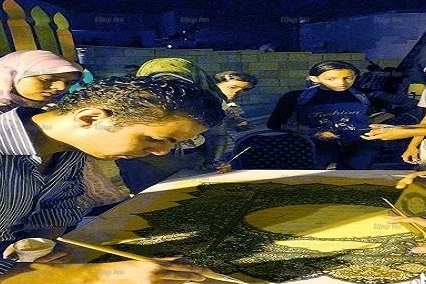 شاب مصرى يصمم أكبر مصحف حجماً بشكل يدوى