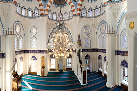 المدارس اليابانية تنظم زيارة إلى مسجد طوكيو