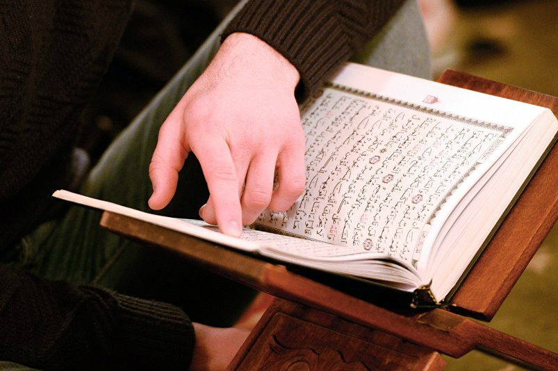 الحکومة الباکستانیة تلزم المدارس بتنفیذ مشروع تعلیم القرآن إلزامیاً