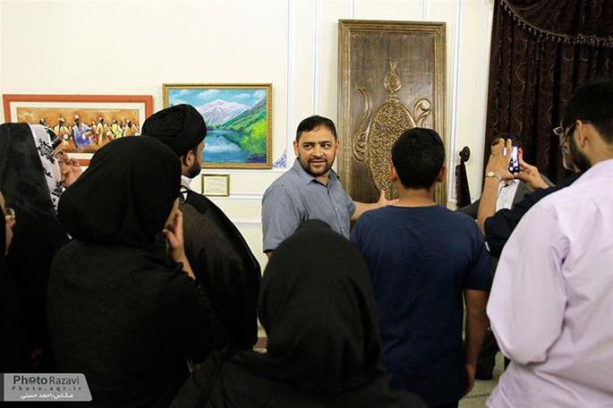 وفد من المسلمین الأمریکیین یزور متحف القرآن بالعتبة الرضوية