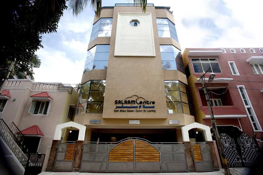 تعریف أکثر من 8 آلاف هندي بالقرآن