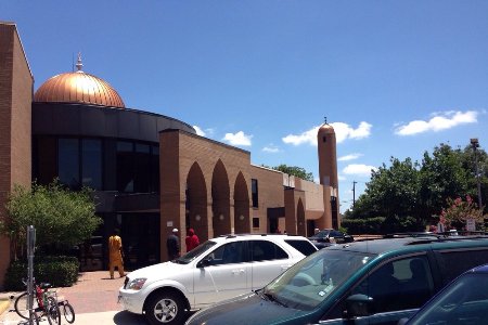 إقبال کبیر من المسلمین الإسبان علی مسجد بولایة تکساس الأمیرکیة