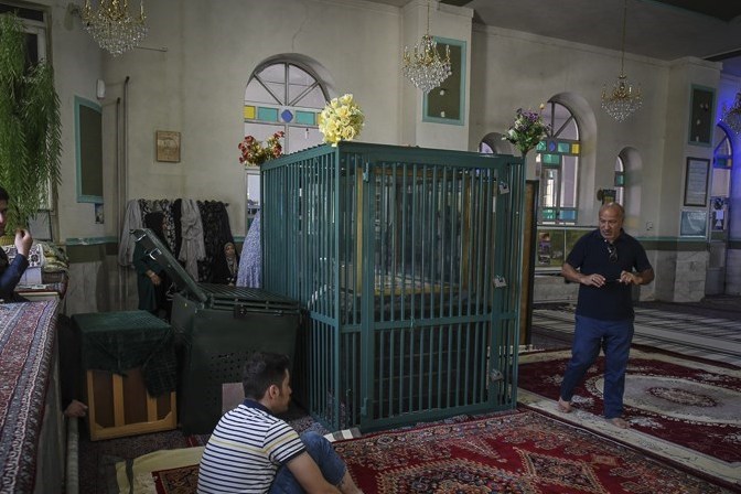 بالصور...قرية إيرانية تحتفظ بأقدم نسخة من المصحف في البلاد
