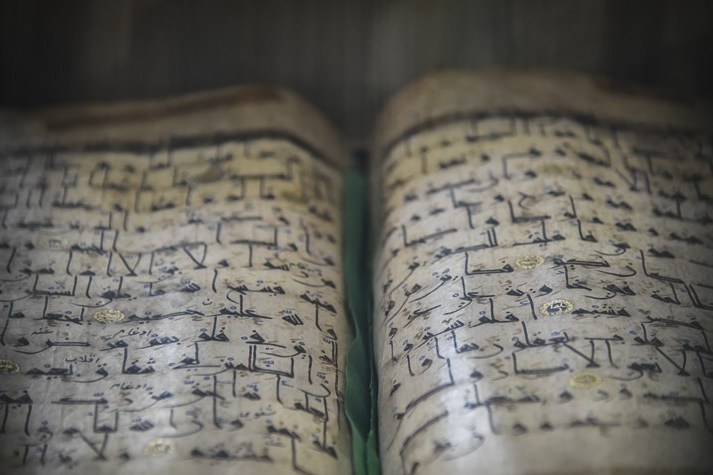بالصور...قرية إيرانية تحتفظ بأقدم نسخة من المصحف في البلاد