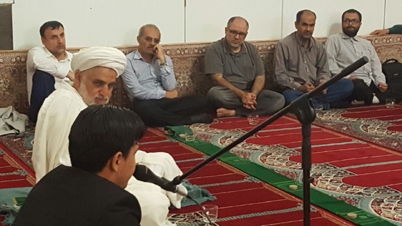 قارئ ایرانی یرفع صوت القرآن بالمسجد الأزرق فی یریفان