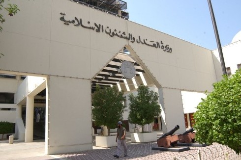 السلطات البحرینیة تستدعي 3 رجال دين شيعة بارزين للتحقيق