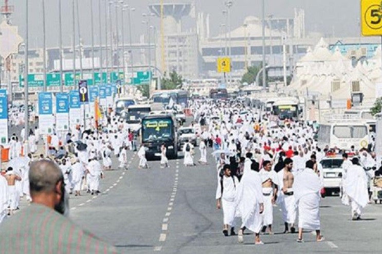 الحجاج يتوجهون الى منى وفاجعة العام المنصرم تخيم على المناسبة
