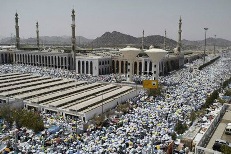 الامة الاسلامية تحتفل بعيد الاضحى وسط اجواء ذكرى كارثة منى