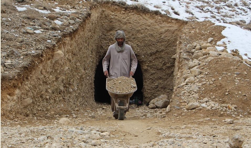 بالصور...جبل النور في باكستان.. نفق لدفن نسخ القرآن القديمة بالصور...جبل النور في باكستان.. نفق لدفن نسخ القرآن القديمة