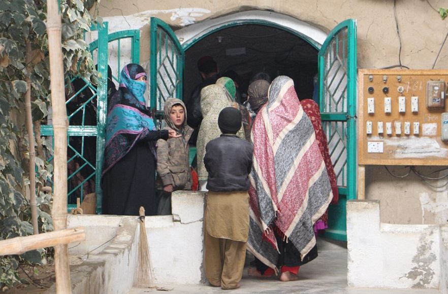 بالصور...جبل النور في باكستان.. نفق لدفن نسخ القرآن القديمة بالصور...جبل النور في باكستان.. نفق لدفن نسخ القرآن القديمة