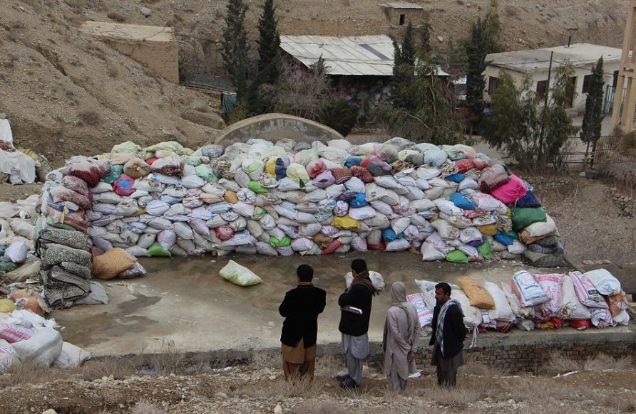 بالصور...جبل النور في باكستان.. نفق لدفن نسخ القرآن القديمة