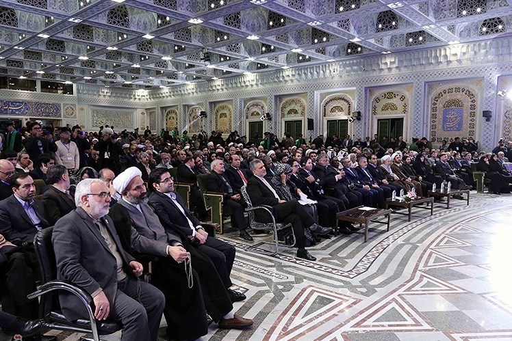 عرض نسخة نفيسة من القرآن في اطار مشروع 