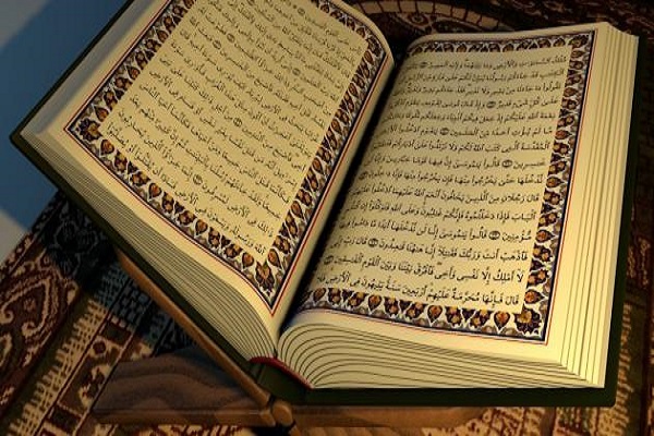 عامل هندي ينجح في كتابة القرآن كاملاً بخط يده