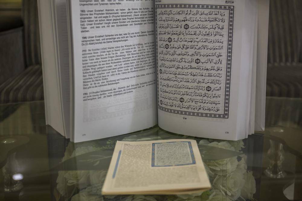 بالصور...لأوّل مرّة في العراق: طباعة تفسير للقرآن الكريم باللّغة الألمانيّة بالصور...لأوّل مرّة في العراق: طباعة تفسير للقرآن الكريم باللّغة الألمانيّة