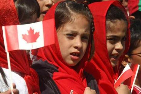 مسلمو كندا يوزعون منشورات لتصحيح مفاهيم خاطئة عن الإسلام