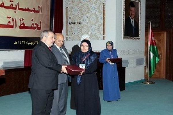 الجزائرية صونيا بلعاطل تتوج في مسابقة الأردن الدولية لحفظ القرآن