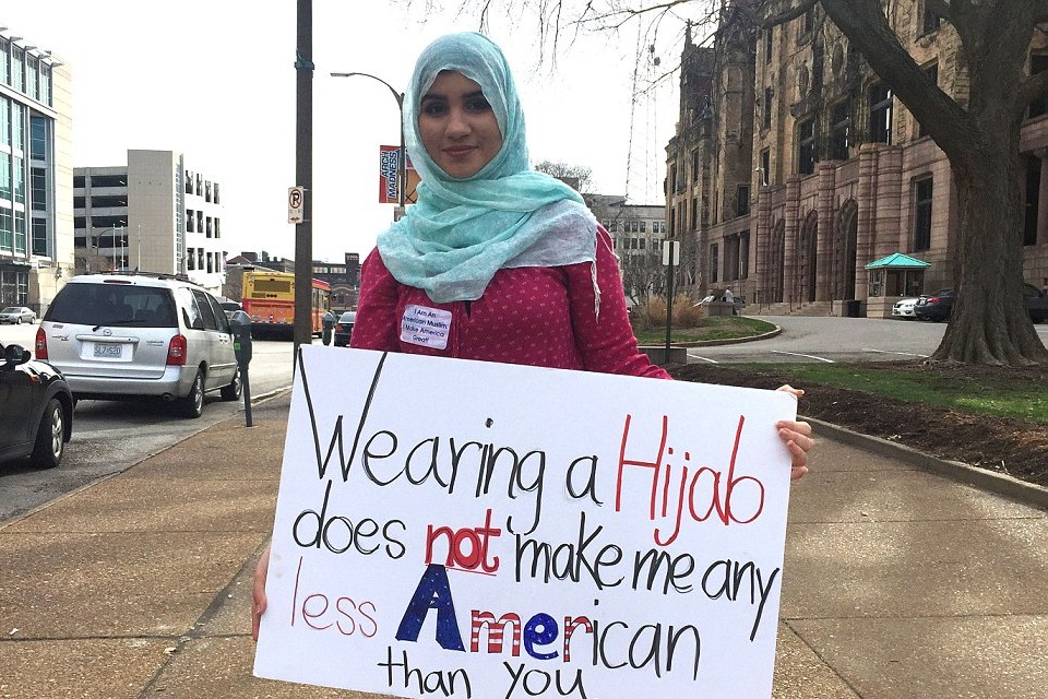 أمریکیات یروین قصة إرتداءهن للحجاب بعد إسلامهن